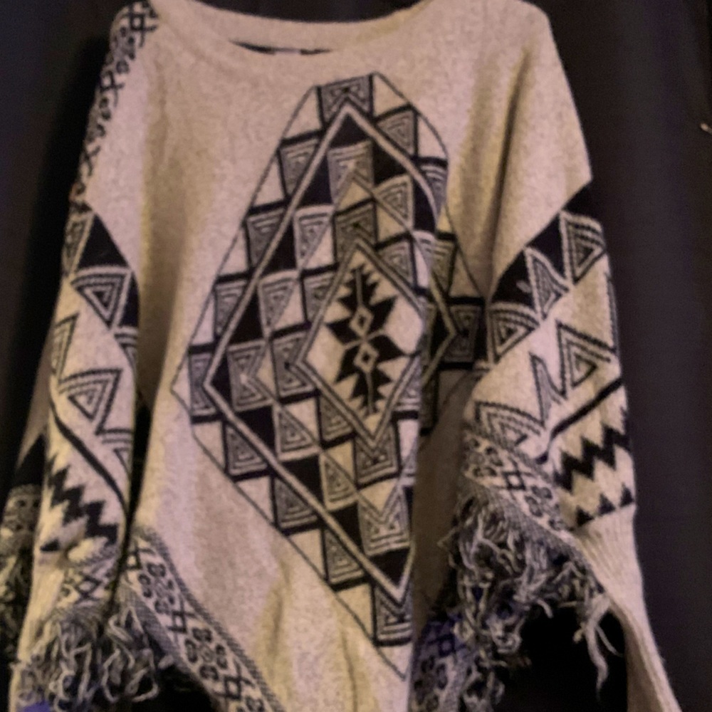Grey Sleeved Pancho with design in black